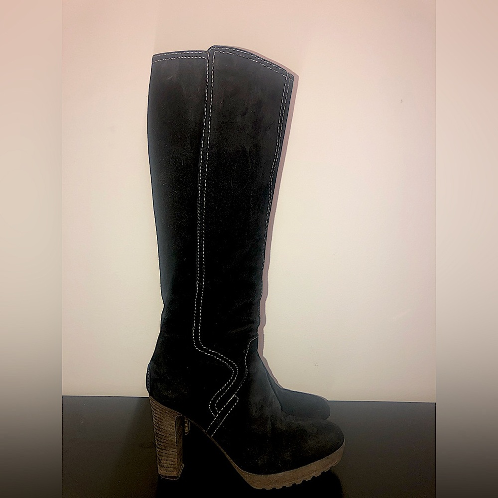 Suede heels boots